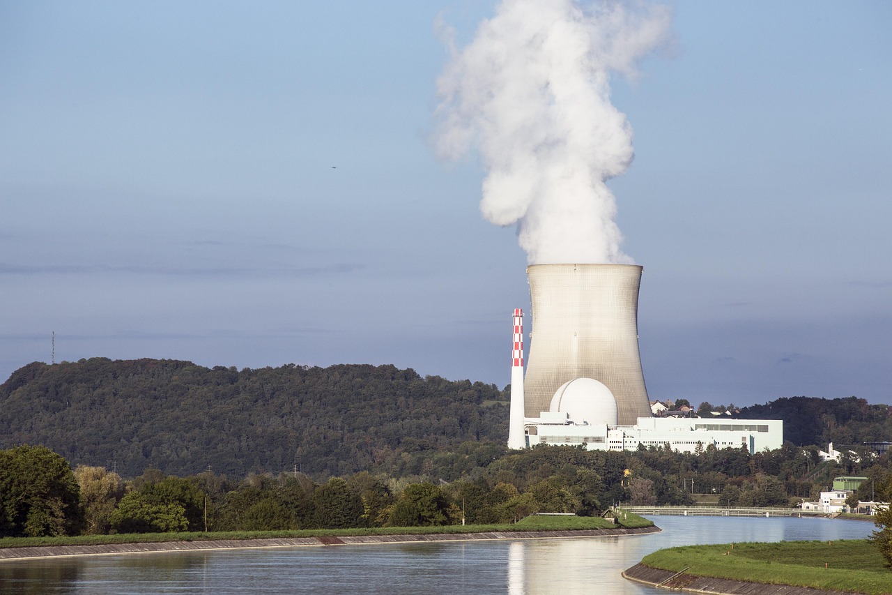 power plant, nuclear power, nuclear power plant, atomic energy, nuclear, energy, nuclear energy, nuclear reactor, electricity, reactor, power supply, radioactivity, industry, radiation, radioactive, uranium, cooling tower, steam, energy production