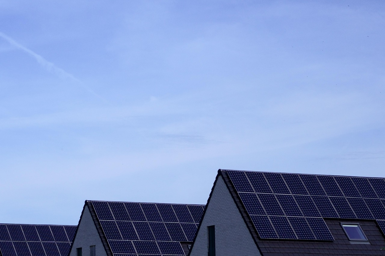 solar panels, houses, solar energy, roofs, power generation, energy, electricity, energy transition, renewable energy, technology, eco-friendly, nature, electricity generation, sky, clouds, sun, roof tiles, roof panels