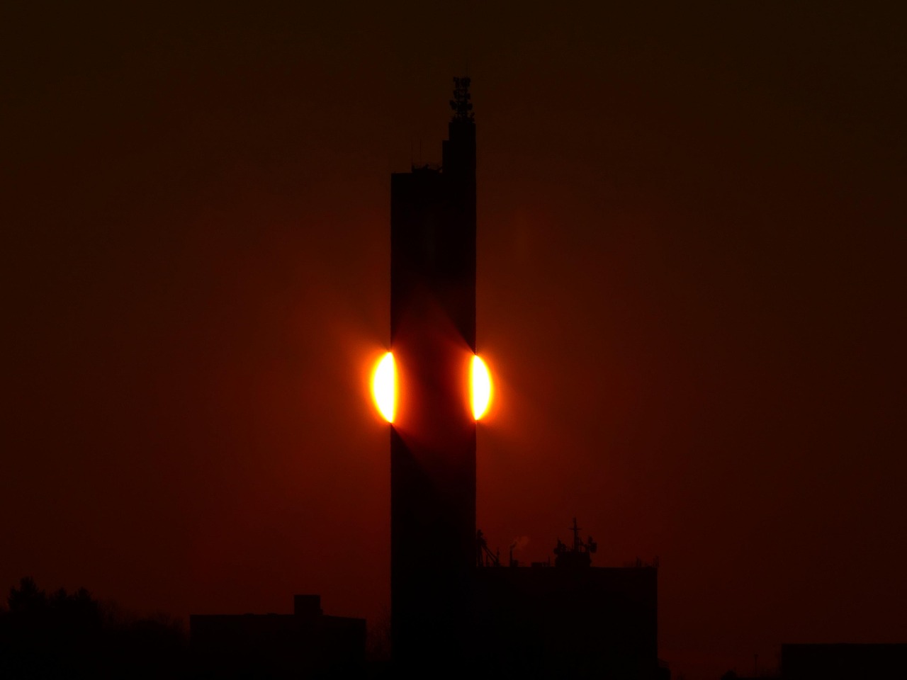 sun, fireball, fiery, sunset, golden, nature, glow, afterglow, dark, dark red, gespentisch, grain silo, schapfe mill, solar disk, flour mill, jungingen, ulm, swabian alb, highest grain silo, world record, record, german architecture award, architecture, building, silo, storage, tower, scary