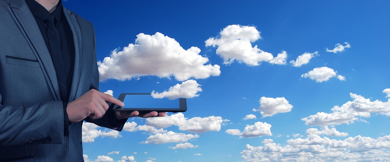 system, web, cloud, digitization, storage, store, technology, digital, communication, worldwide, hand, news, people, network, connection, connected, with each other, together, agreement, work, teamwork, exchange, information